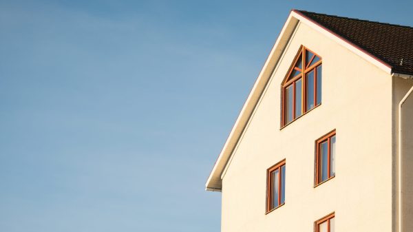 HELOC calculator - picture of the side of a home